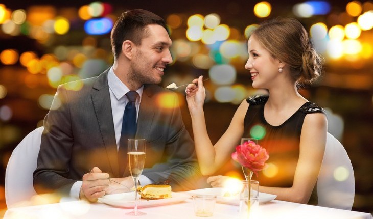 romance cena cita pareja